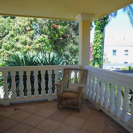 Prestigious With Vintage Charm In Kings & Queens Sotogrande فيلة
