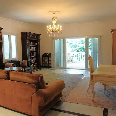 فيلة Prestigious With Vintage Charm In Kings & Queens Sotogrande *