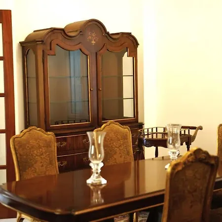 Prestigious With Vintage Charm In Kings & Queens Sotogrande فيلة