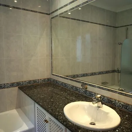 Prestigious With Vintage Charm In Kings & Queens Sotogrande فيلة سان روكي