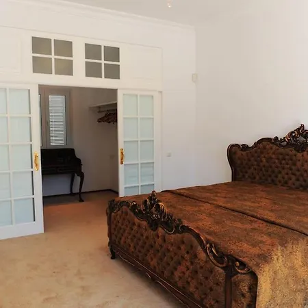 فيلة Prestigious With Vintage Charm In Kings & Queens Sotogrande