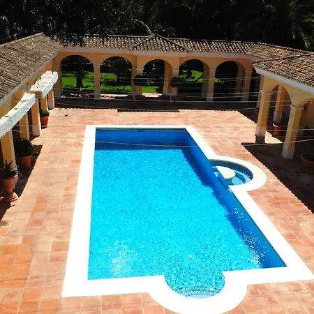 فيلة Prestigious With Vintage Charm In Kings & Queens Sotogrande سان روكي